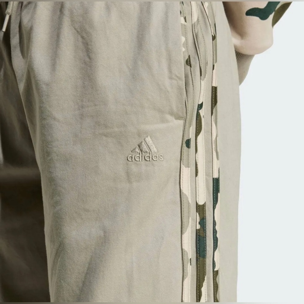 NEW adidas Essentials Camo-Print 3-Stripes Twill Pants XS - Picture 2 of 11